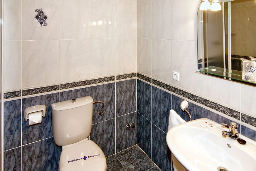 4 HOTEL_MONTEMAR_Benissa_2_en_suite_bathroom